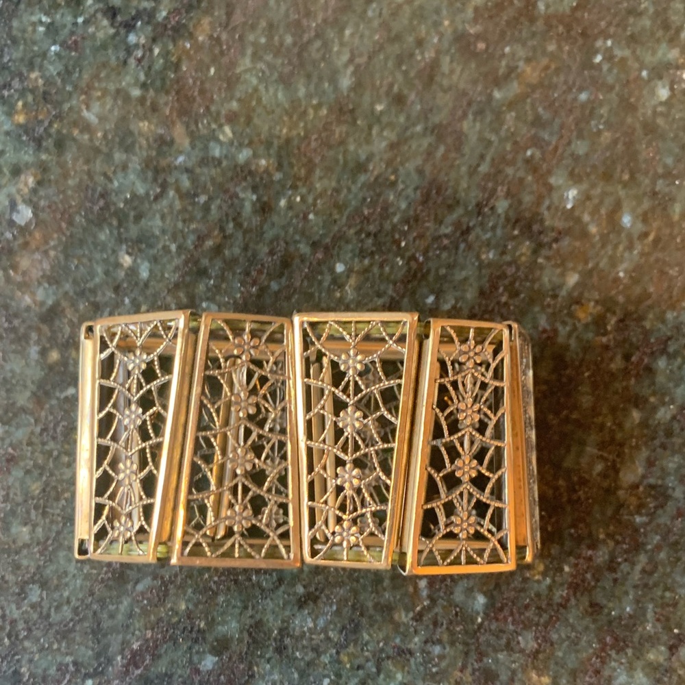 Bracelet with gold panel with floral detail